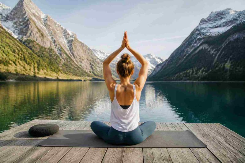 Yoga und Meditation in Österreich: Auszeiten zwischen Bergen, Seen und Stille